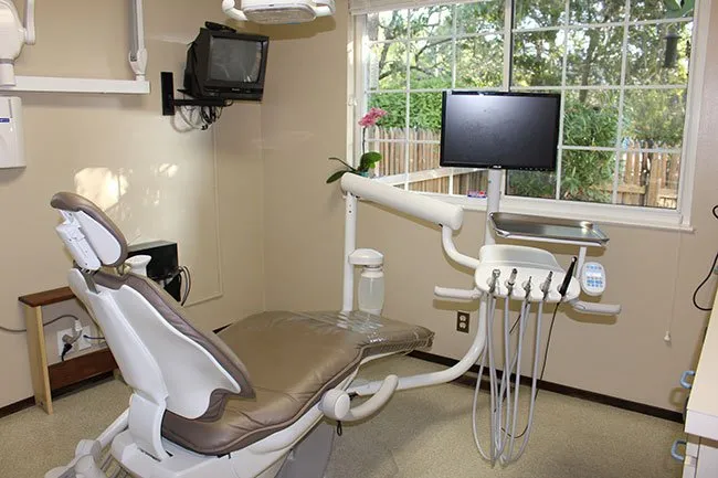 {PRACTICE_NAME} Cloverdale office surgical room
